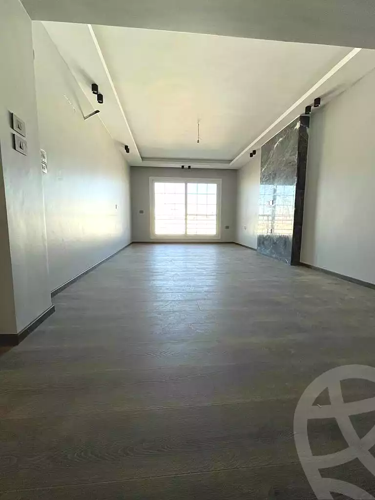 Apartment · 3 BR in Hyde Park
