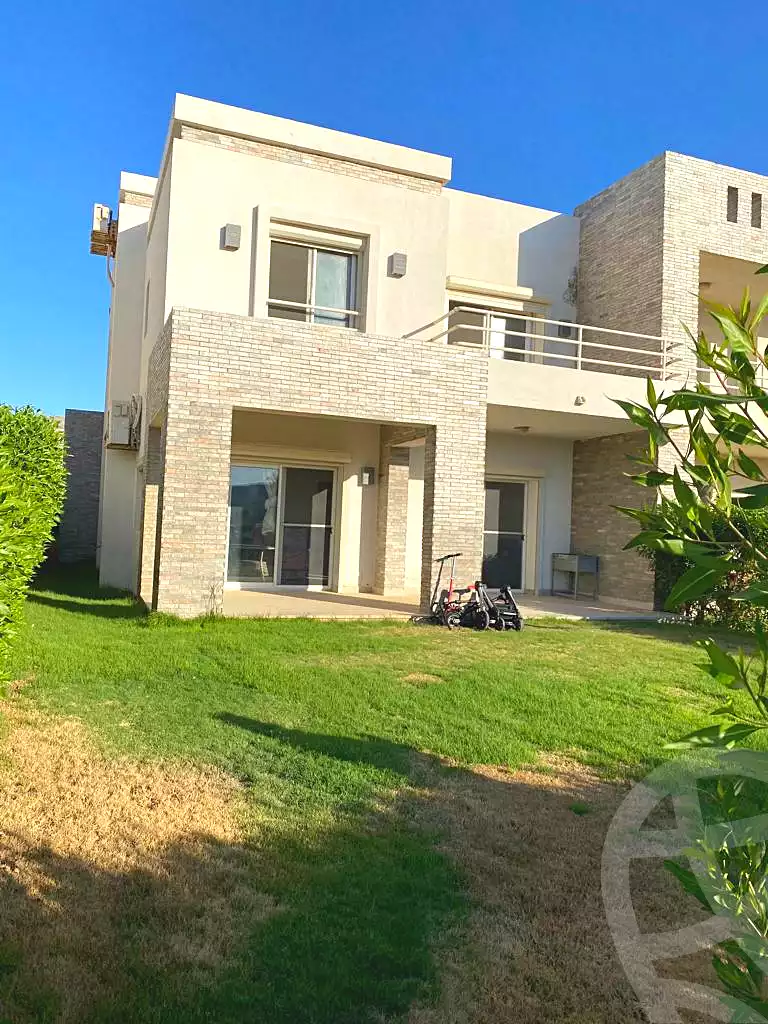 فيلا بـ٦ غرف نوم في أمواج، صورة ١ من ٤