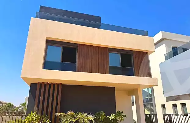 Villa · 5 BR in Sun Capital
