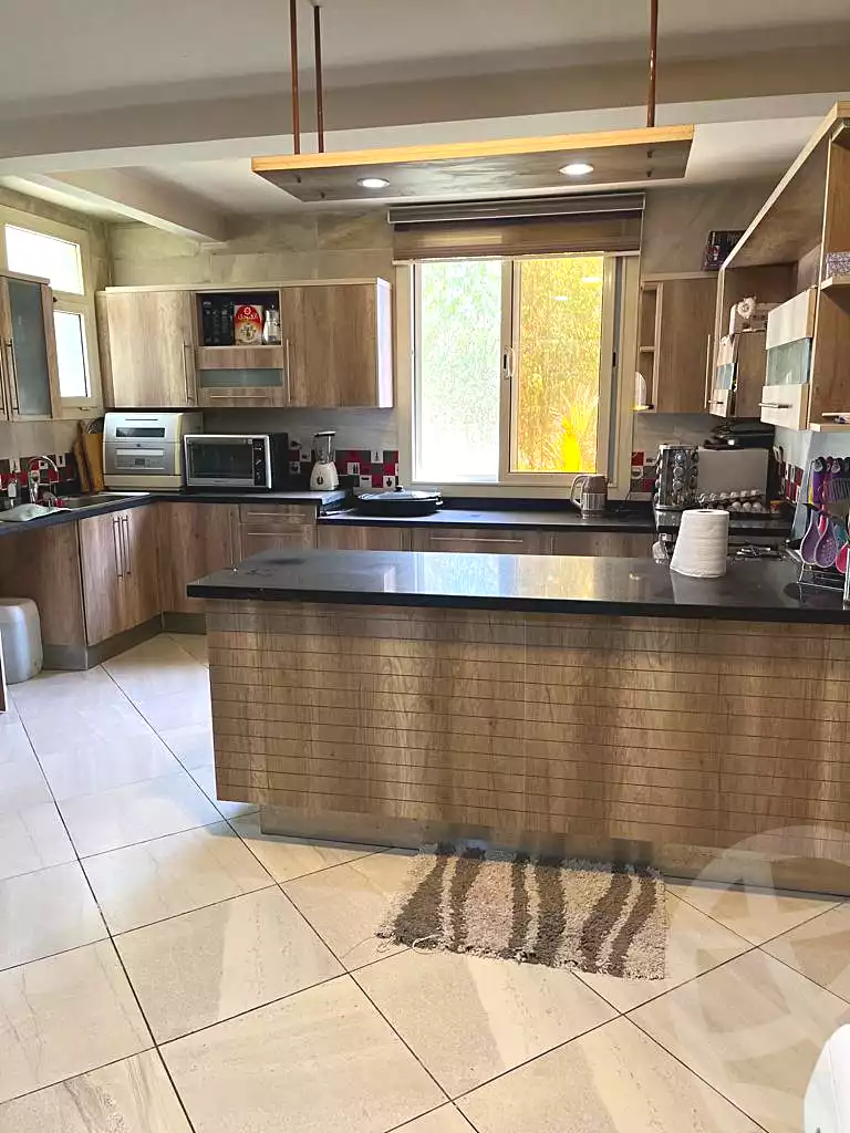 Villa · 5 BR in Beverly Hills