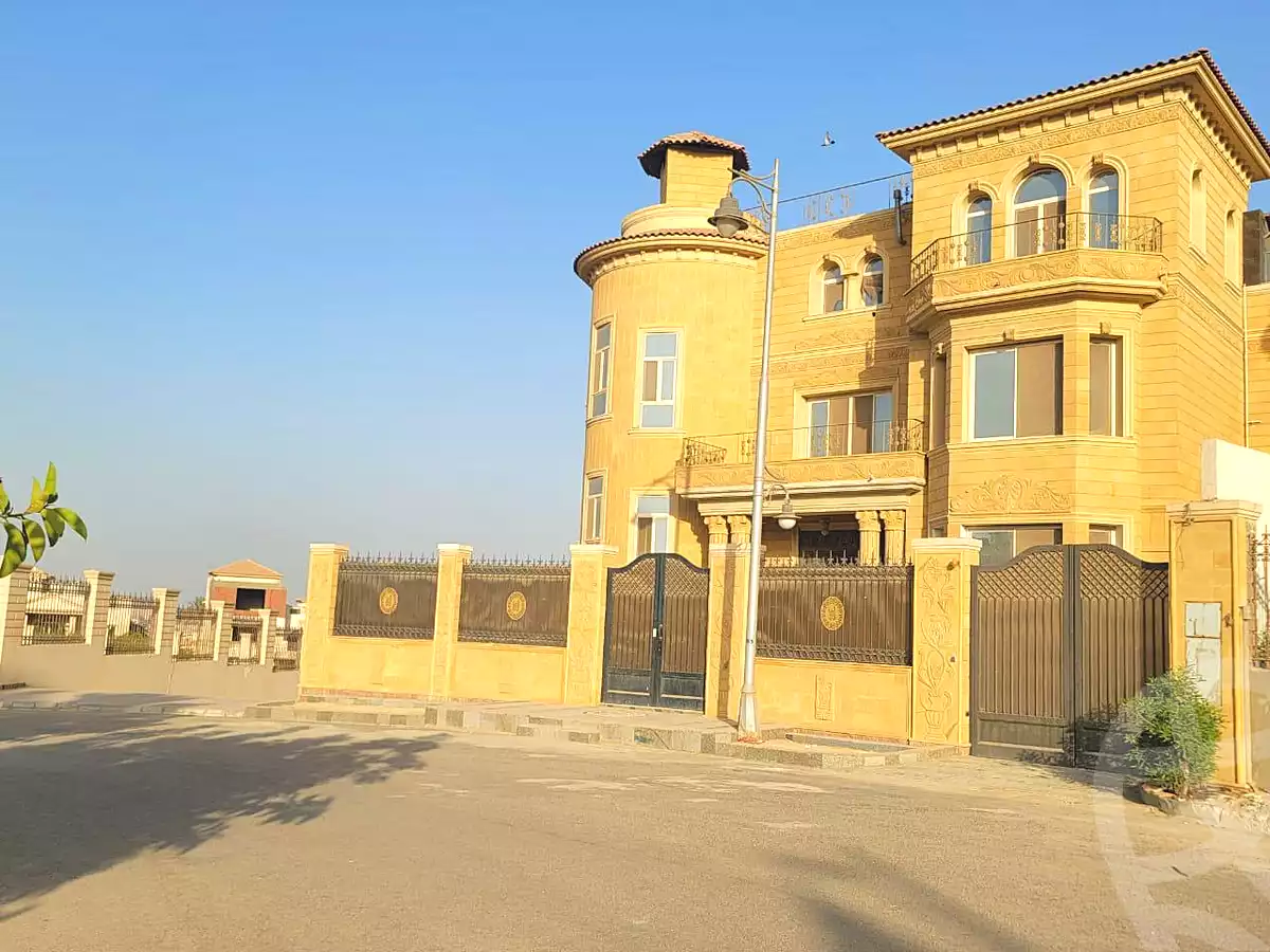 Villa · 12 BR in Royal City