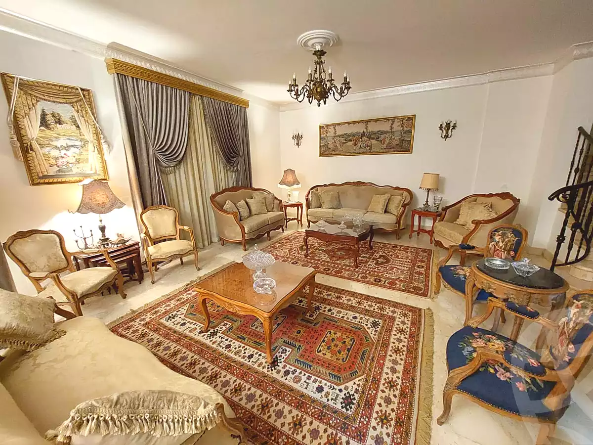 Villa · 4 BR in Royal City