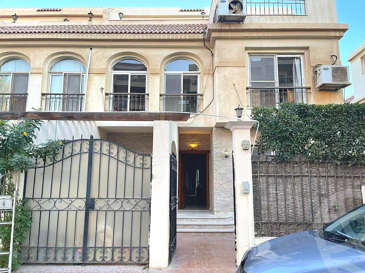 Twinhouse · 3 BR in Zayed 2000