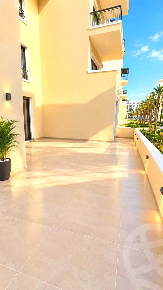 Apartment · 3 BR in Village West