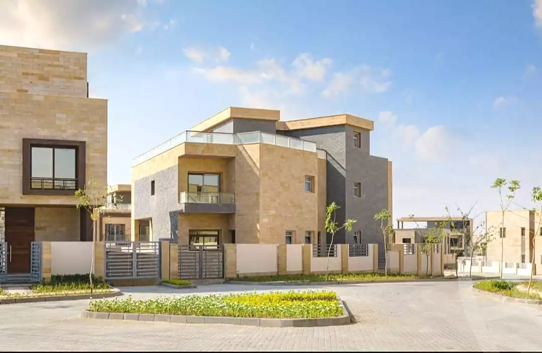 Villa · 5 BR in Taj City