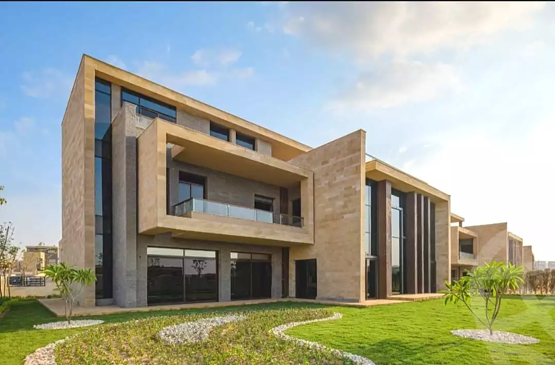 Villa · 5 BR in Taj City