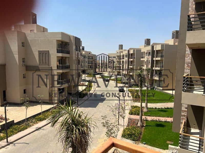 شقة · ٤ غرف في Flowers Park