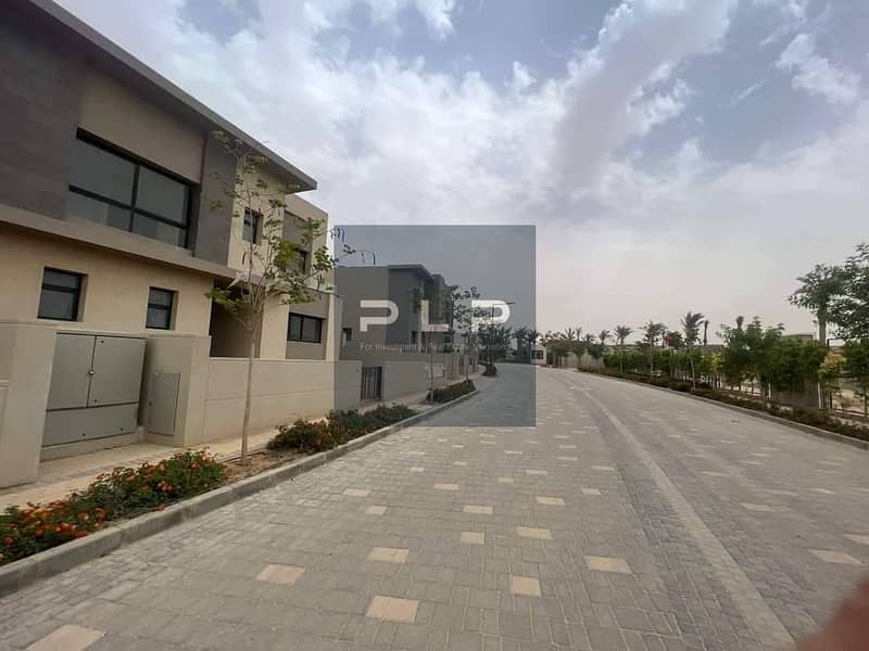 فيلا بـ٥ غرف نوم في سوان ليك ريزيدينس، صورة ١ من ١٥