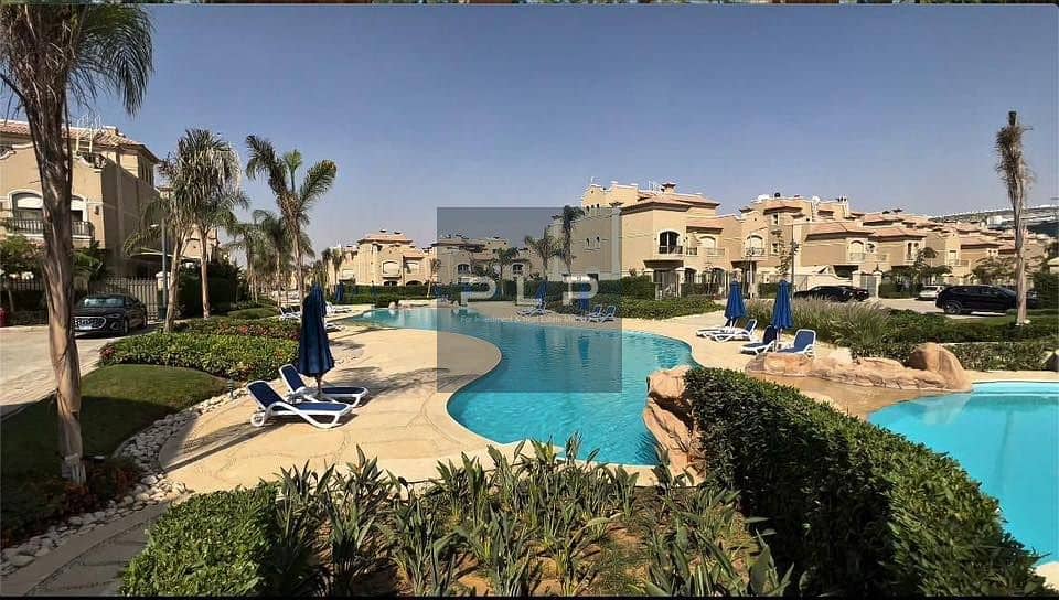 توين هاوس · ٤ غرف في El Patio Oro