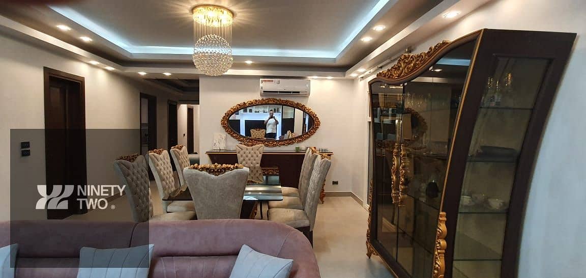 شقة بـ٣ غرف نوم في هايد بارك، صورة ١ من ١٠