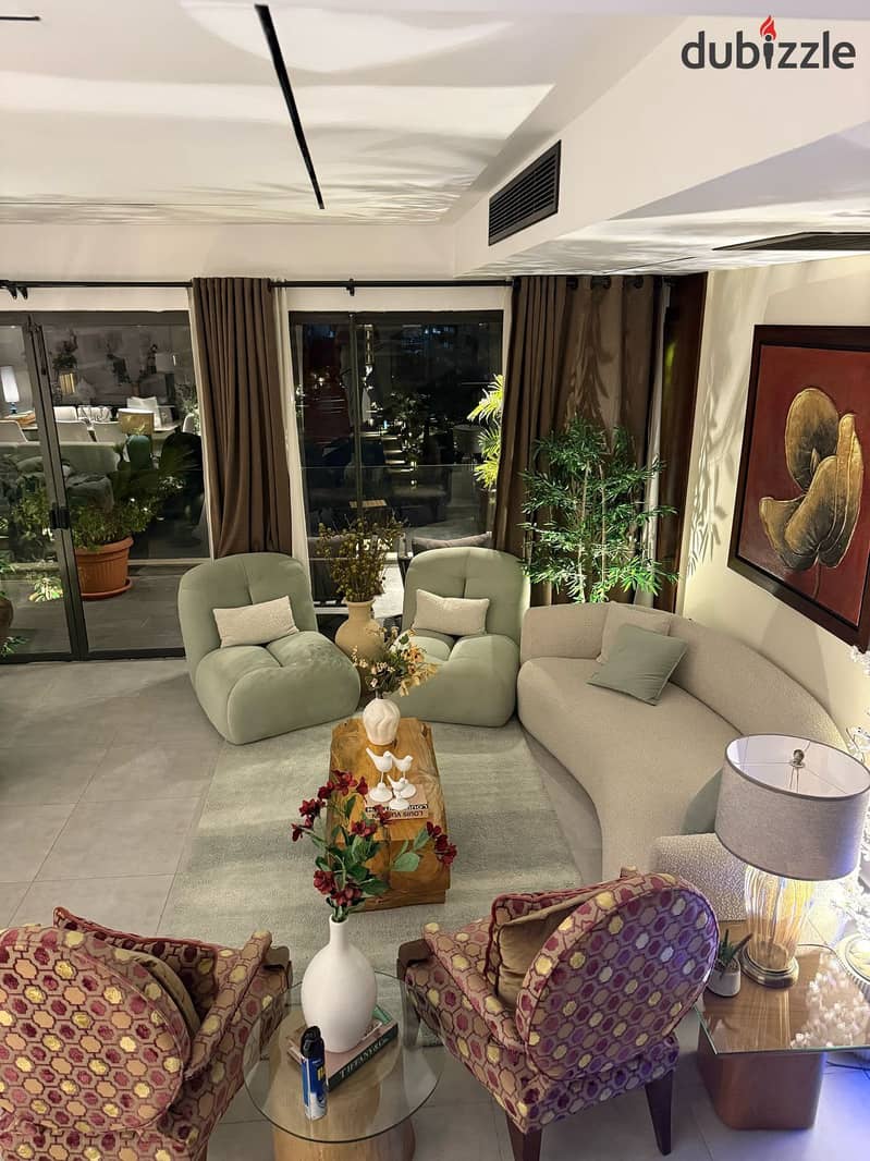 Penthouse · 4 BR in Lake View Residence