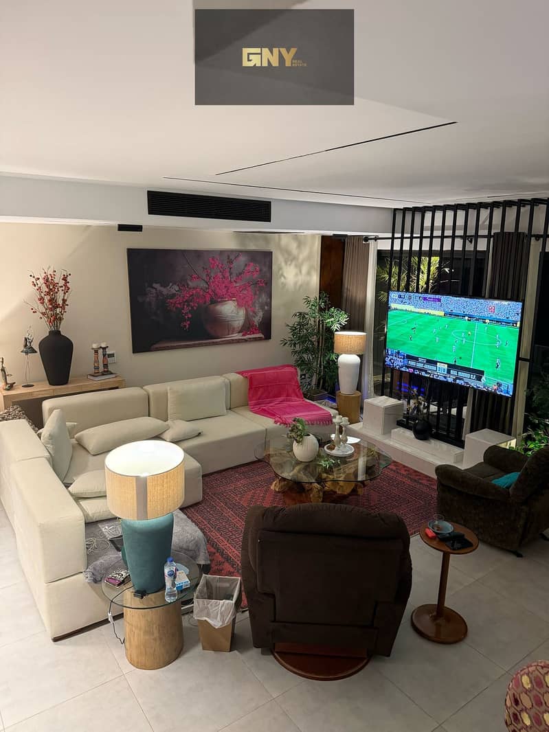 Penthouse · 4 BR in Lake View Residence