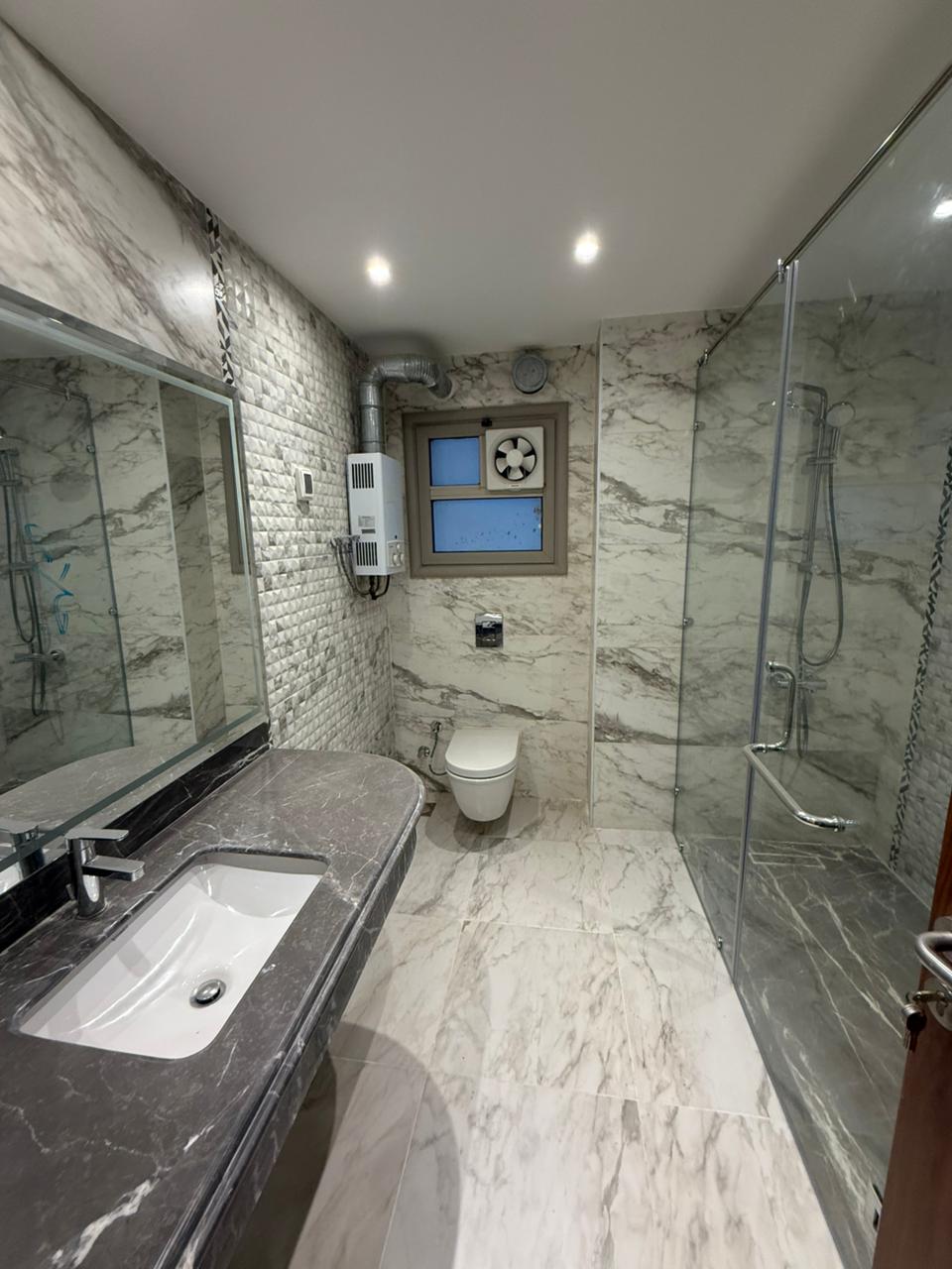 شقة · ٣ غرف في Galleria Residence