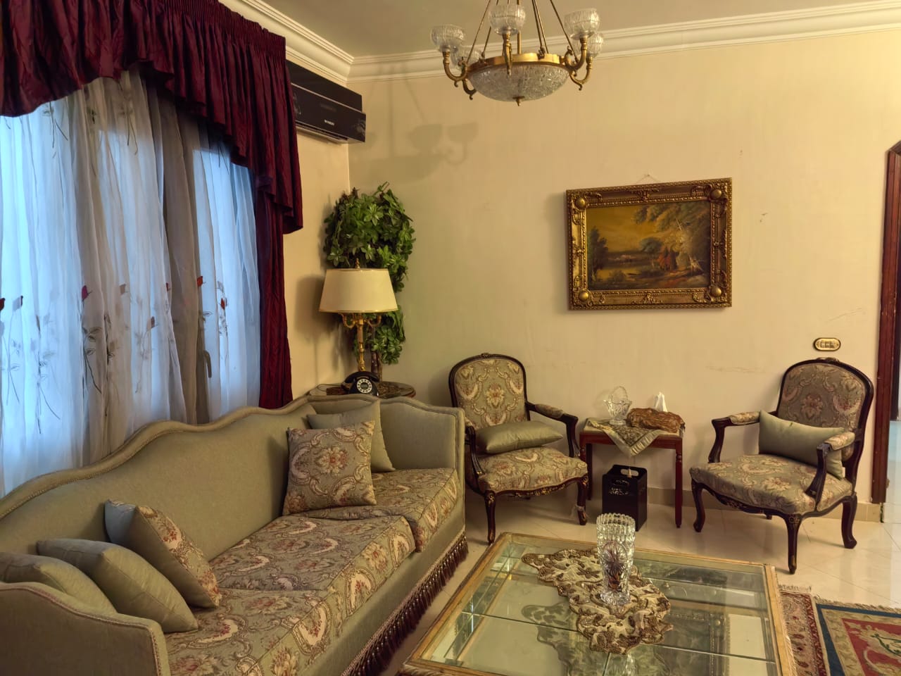 شقة · ٤ غرف في Beverly Hills