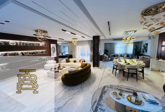 Villa · 5 BR in Privado