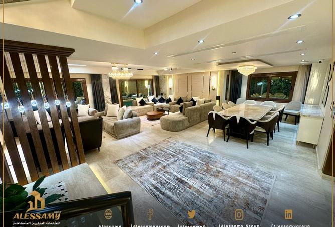 Villa · 6 BR in Privado