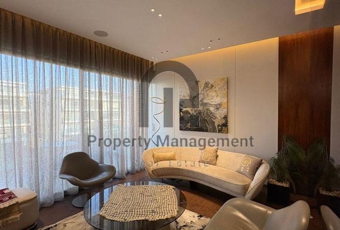 Penthouse · 4 BR in Lake View Residence