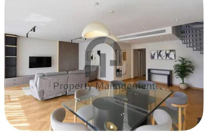Penthouse · 4 BR in Lake View Residence