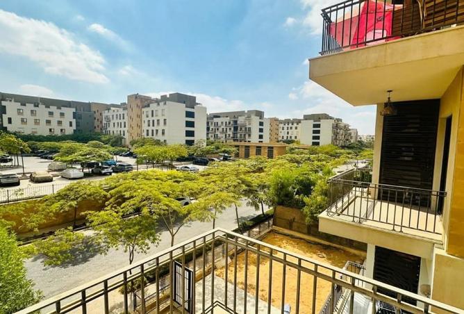 Duplex · 3 BR in Eastown Residence