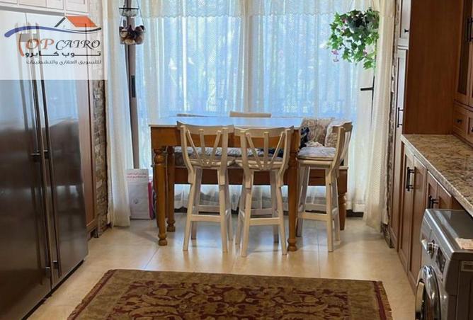Villa · 5 BR in Privado