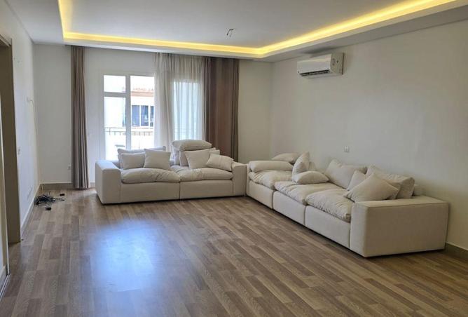 Penthouse · 3 BR in October Plaza