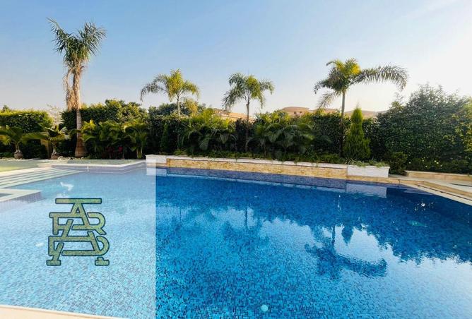 Villa · 5 BR in Privado